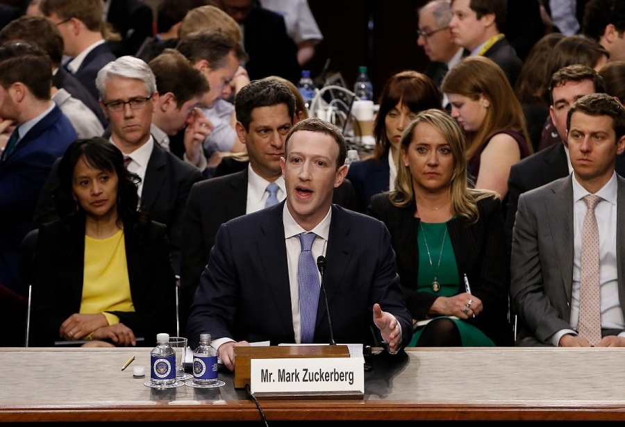 Mark Zuckerberg Facebook'da 'müharibə şəraitində'ki iş rejimindən xəbər verdi