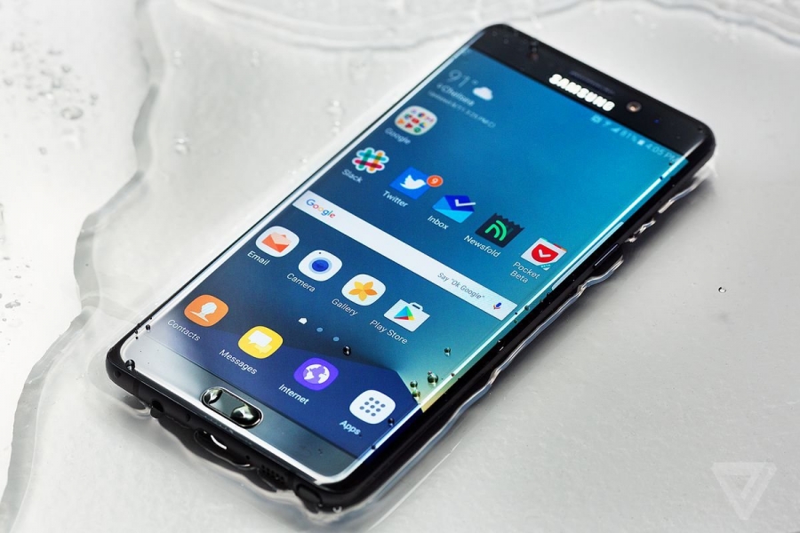 Samsung ilk dəfə təmiz Android əməliyyat sistemli smartfon təqdim edəcək