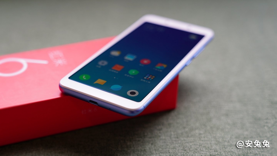 Xiaomi Redmi 6 Pro smartfonu və Mi Pad 4 planşeti təqdim olundular